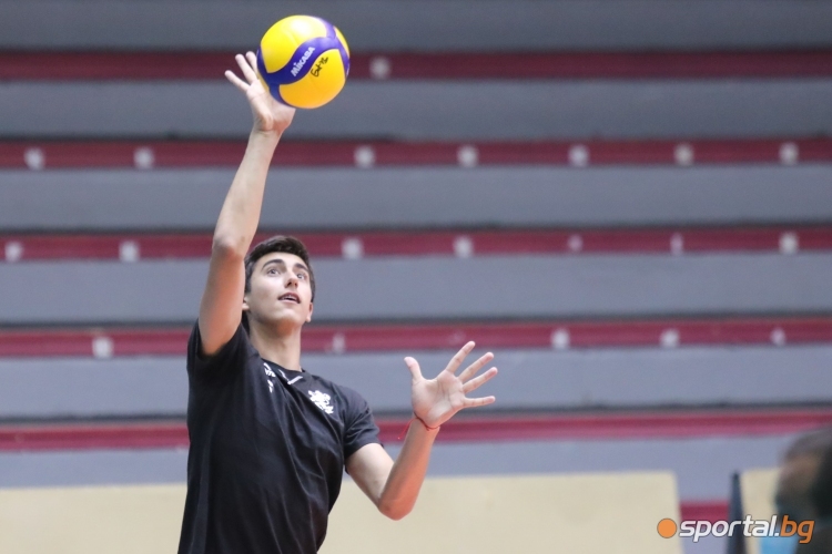 Тренировка на НО по волейбол до 18 години